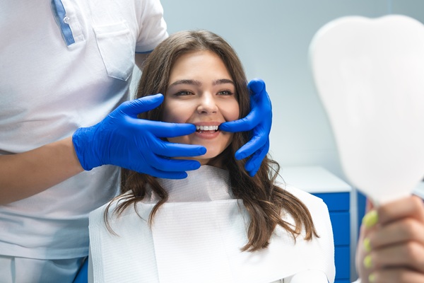 Full Mouth Reconstruction Vs  Smile Makeover